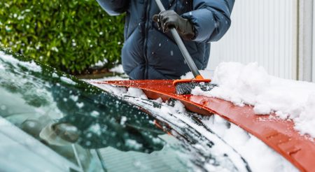 Cleaning,Snow,From,Windshield.,Cleaning,And,Clearing,The,Car,From